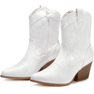 Elegant White Heeled Western Boots